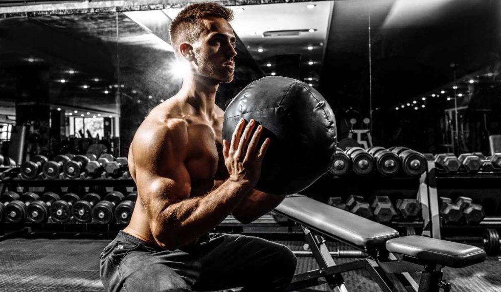 تفاوت کلیستنیکس و کراسفیت 2 پرتاپ توپ در ورزش کرسفیت