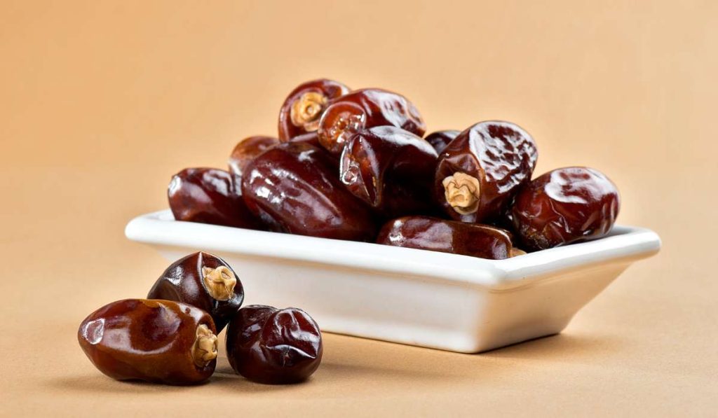 Consuming dates on a ketogenic diet