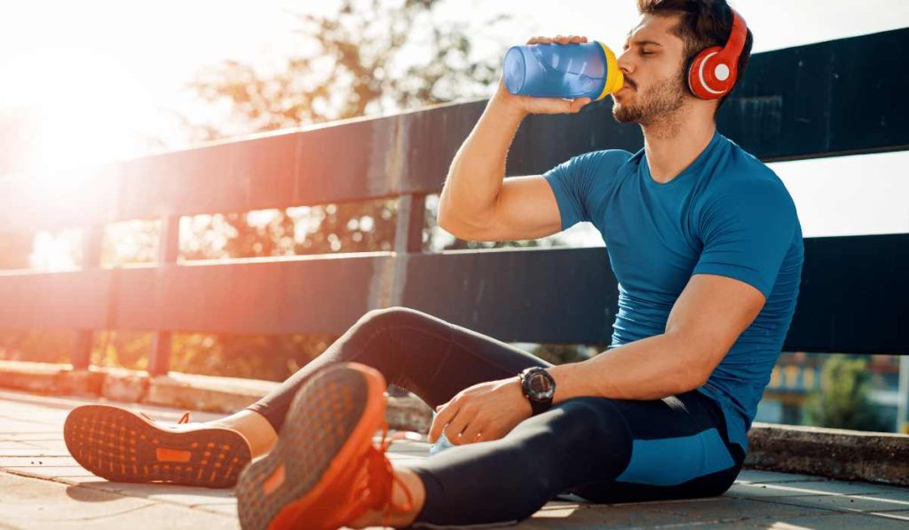 نوشیدن مایعات هنگام ورزش